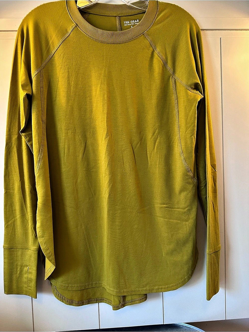 Tek Gear On-the-Go Gear Long Sleeve Athletic Top in Green Size Small